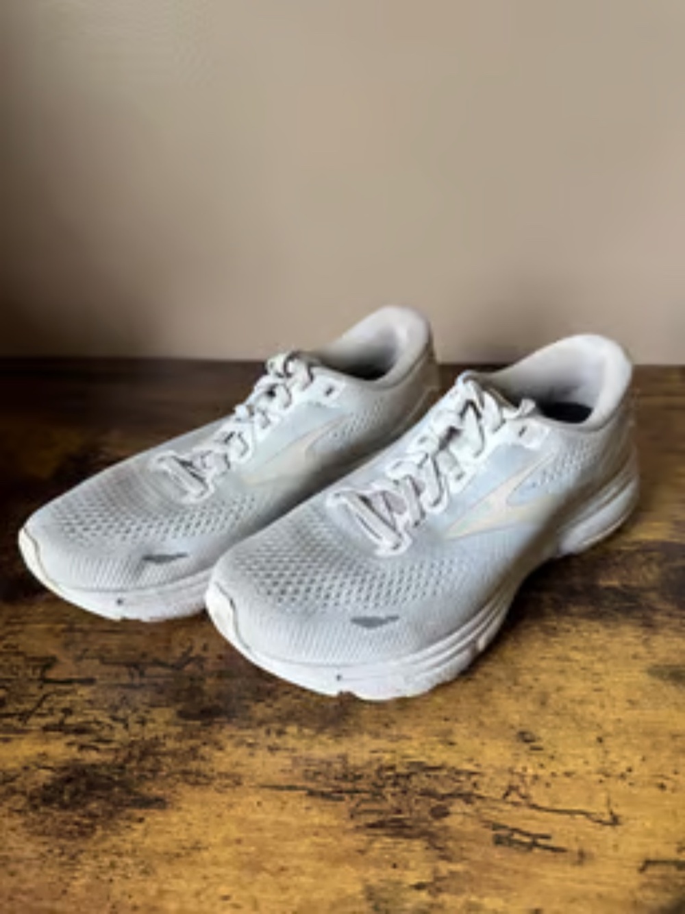 Brooks Ghost 15 women’s Running Shoes 8 White
